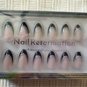 Nail Retoromation French Tip Press-On Nails — Black & Nude with Silver Glitter